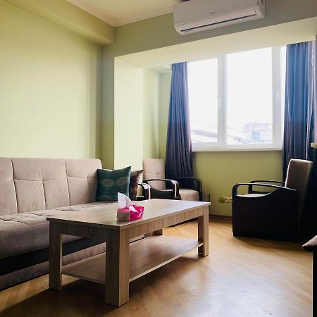 Cozy Apartment Near Republic Square Jerevan Exteriör bild