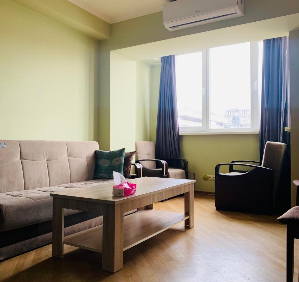 Cozy Apartment Near Republic Square Jerevan Exteriör bild